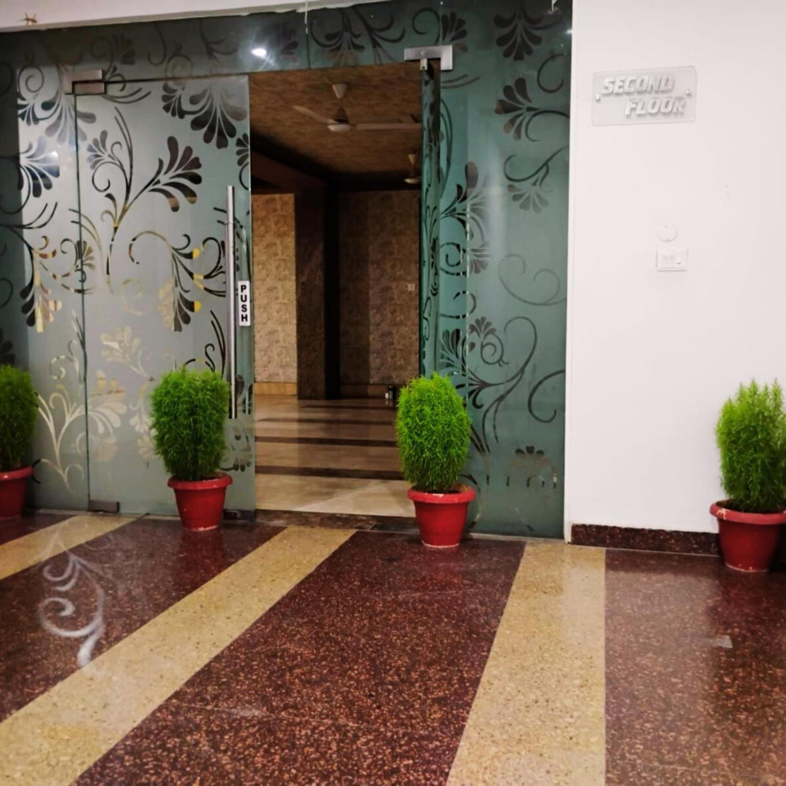 Hotel Lake View Grand Лакхнау Екстер'єр фото