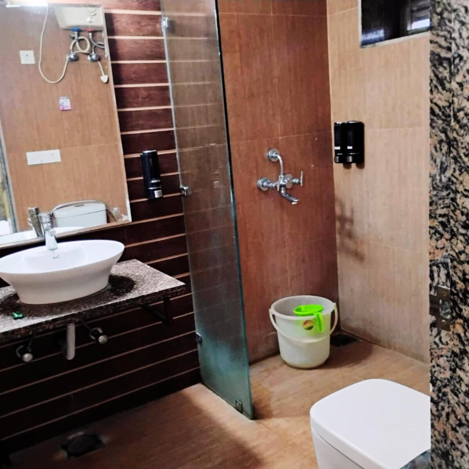 Hotel Lake View Grand Лакхнау Екстер'єр фото