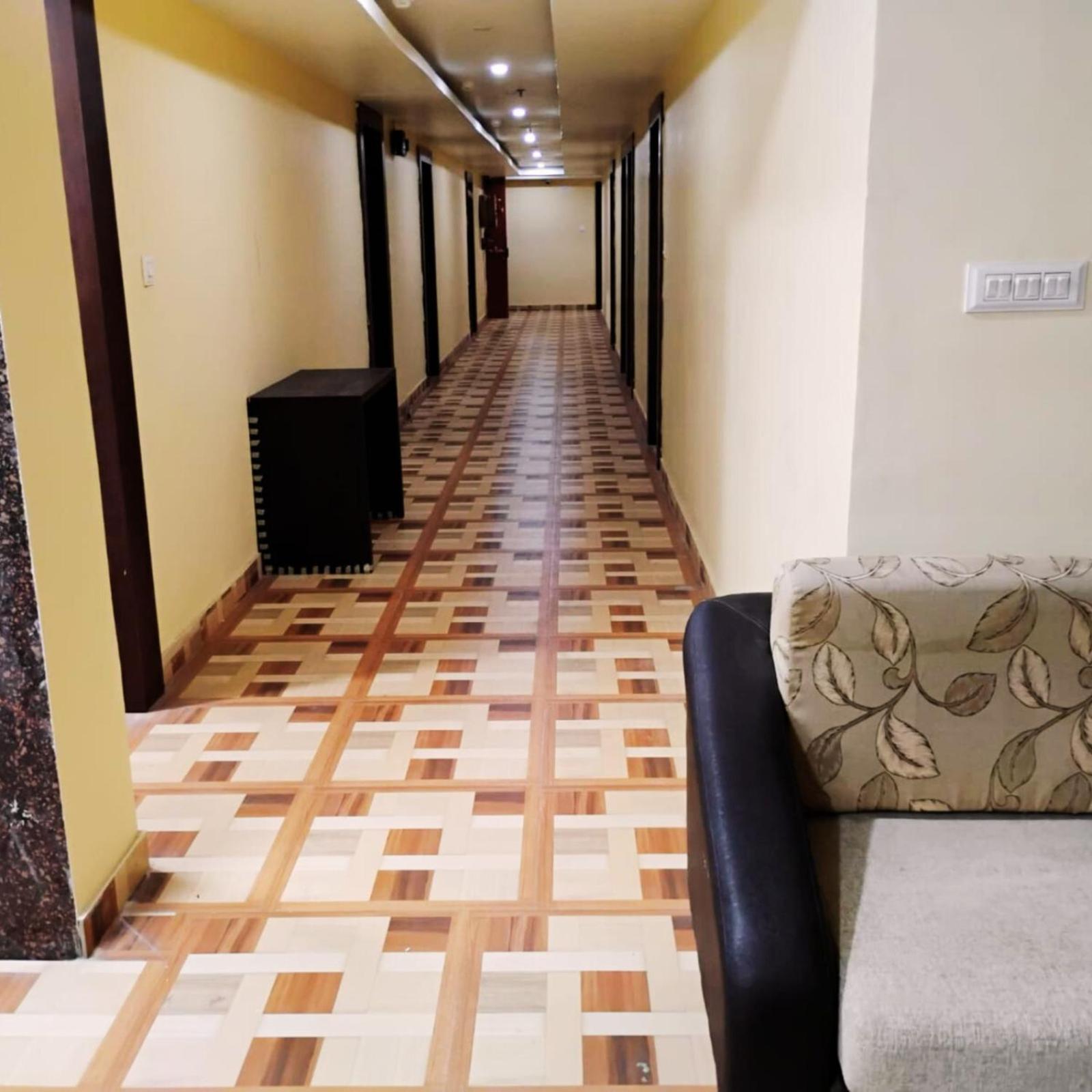 Hotel Lake View Grand Лакхнау Екстер'єр фото