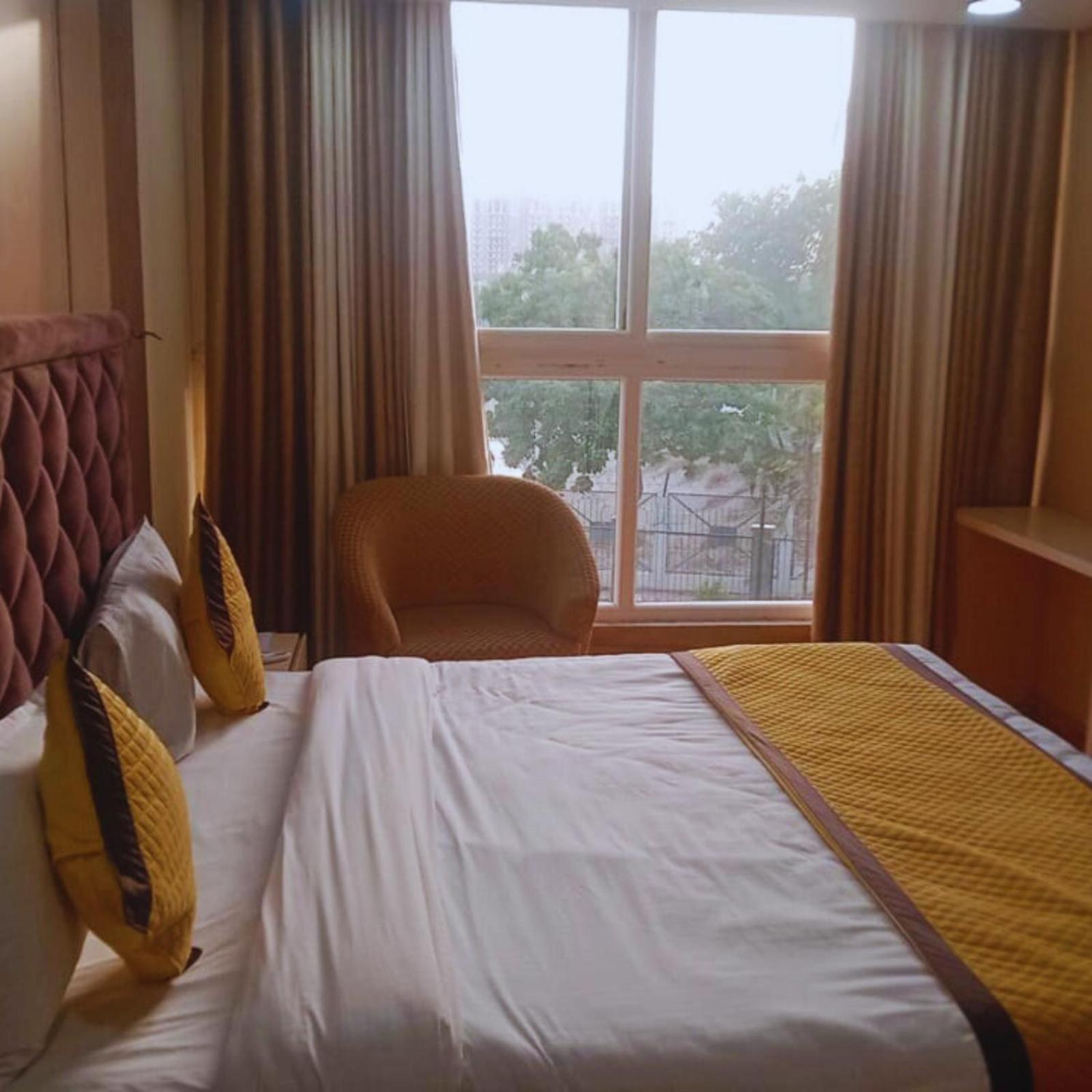 Hotel Lake View Grand Лакхнау Екстер'єр фото