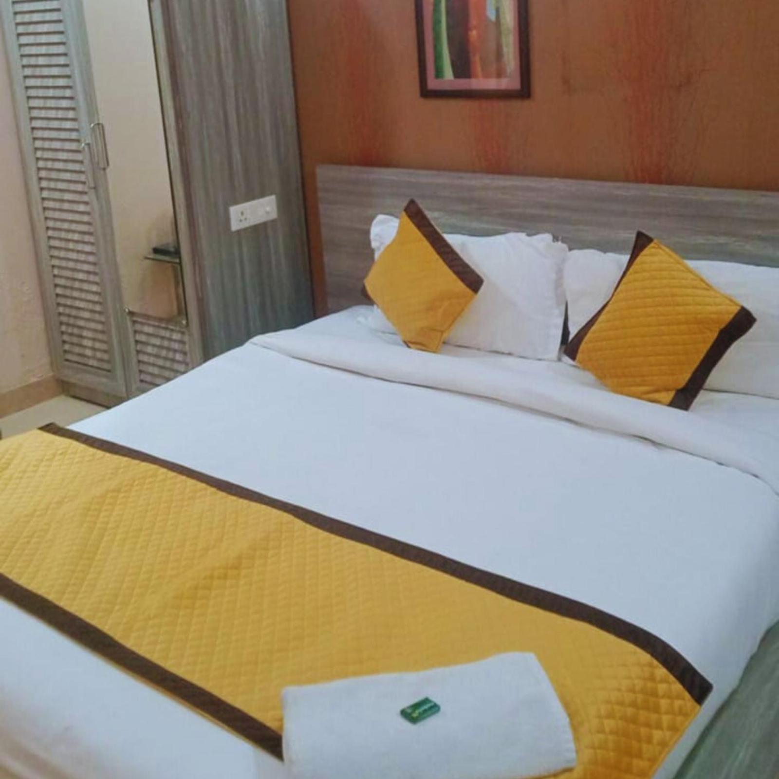 Hotel Lake View Grand Лакхнау Екстер'єр фото