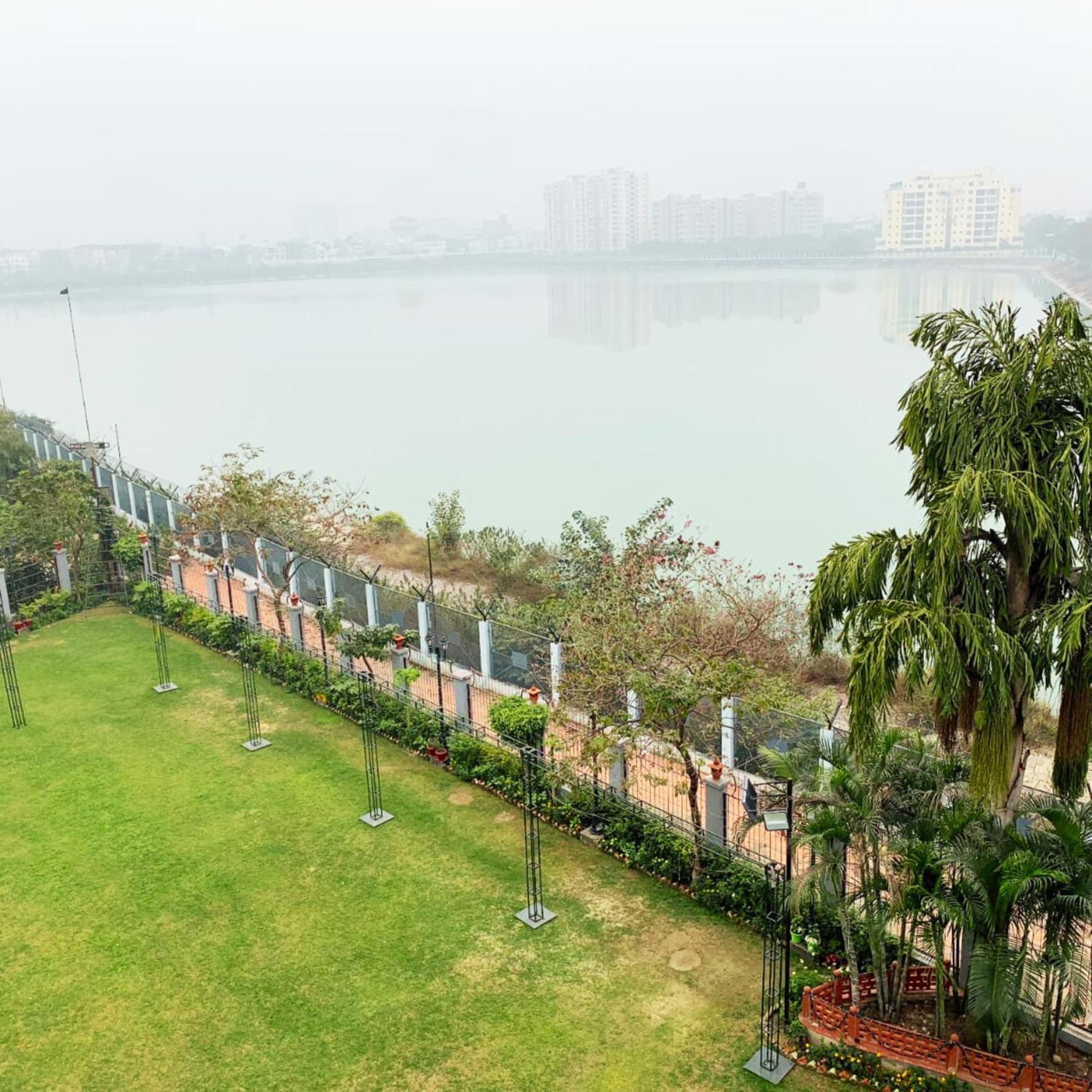 Hotel Lake View Grand Лакхнау Екстер'єр фото