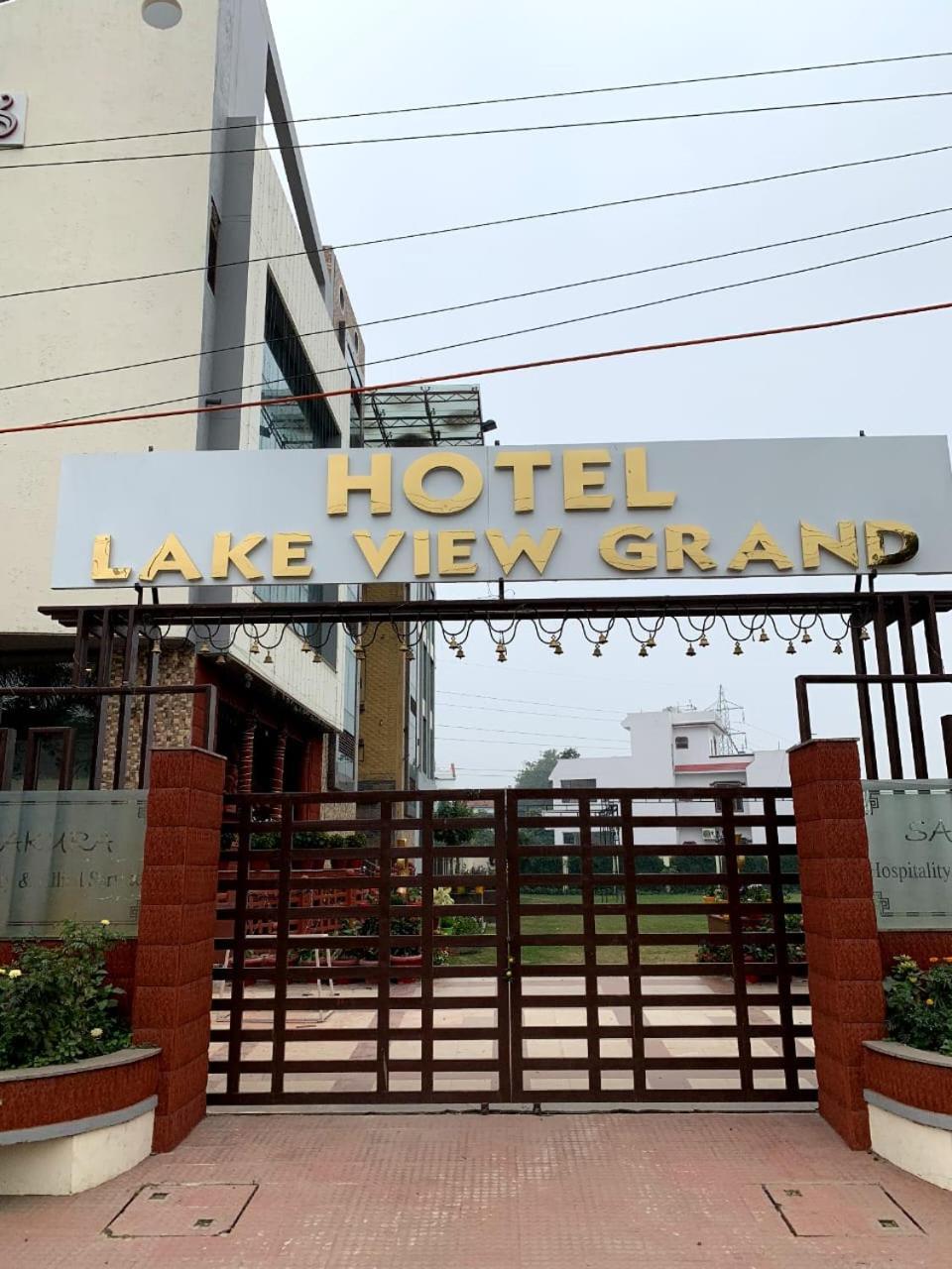Hotel Lake View Grand Лакхнау Екстер'єр фото