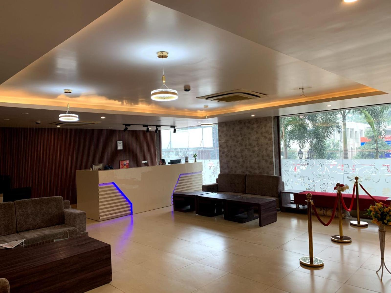 Hotel Lake View Grand Лакхнау Екстер'єр фото