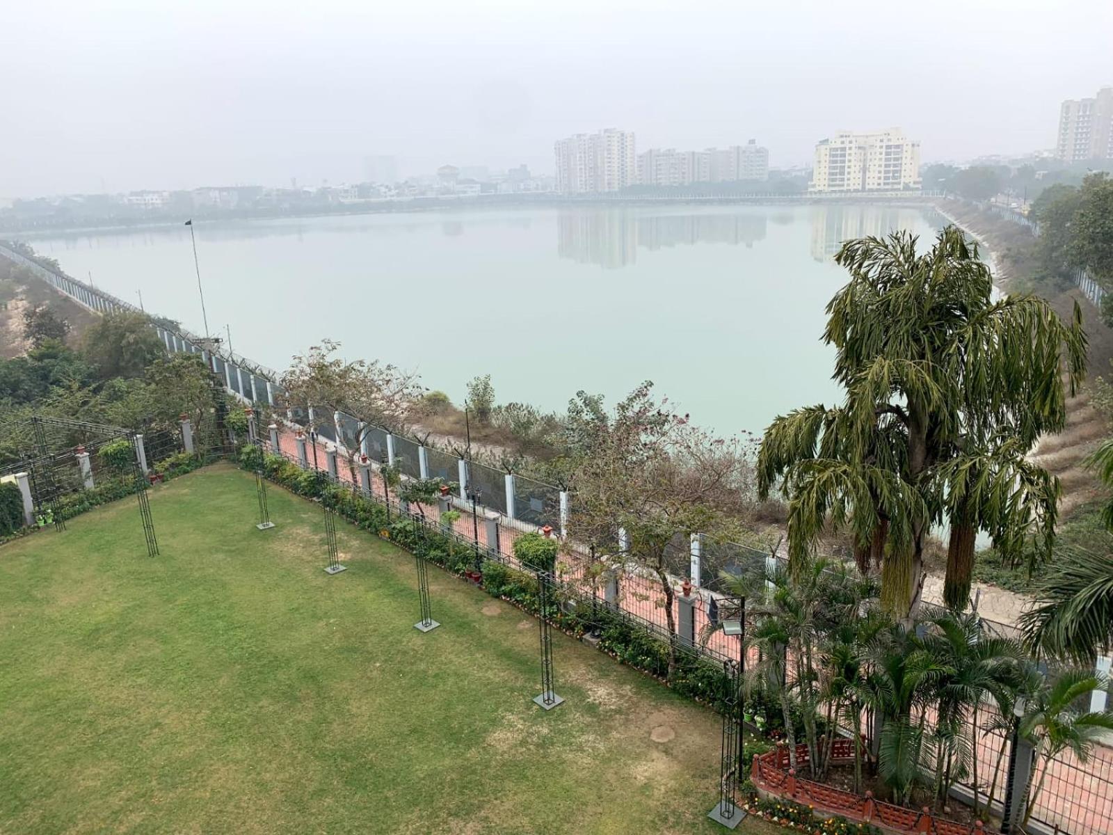 Hotel Lake View Grand Лакхнау Екстер'єр фото