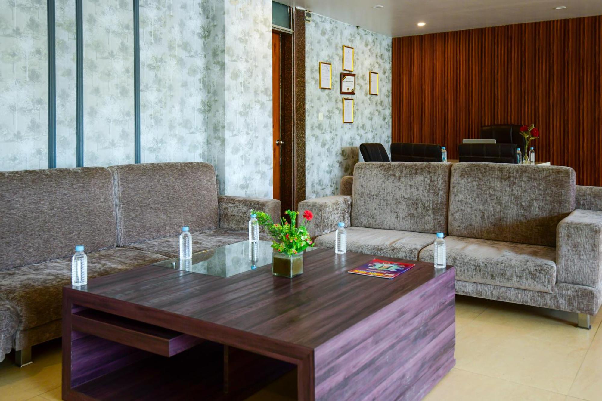 Hotel Lake View Grand Лакхнау Екстер'єр фото