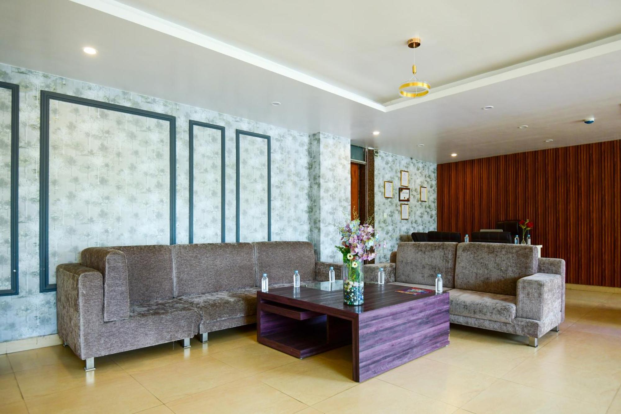 Hotel Lake View Grand Лакхнау Екстер'єр фото