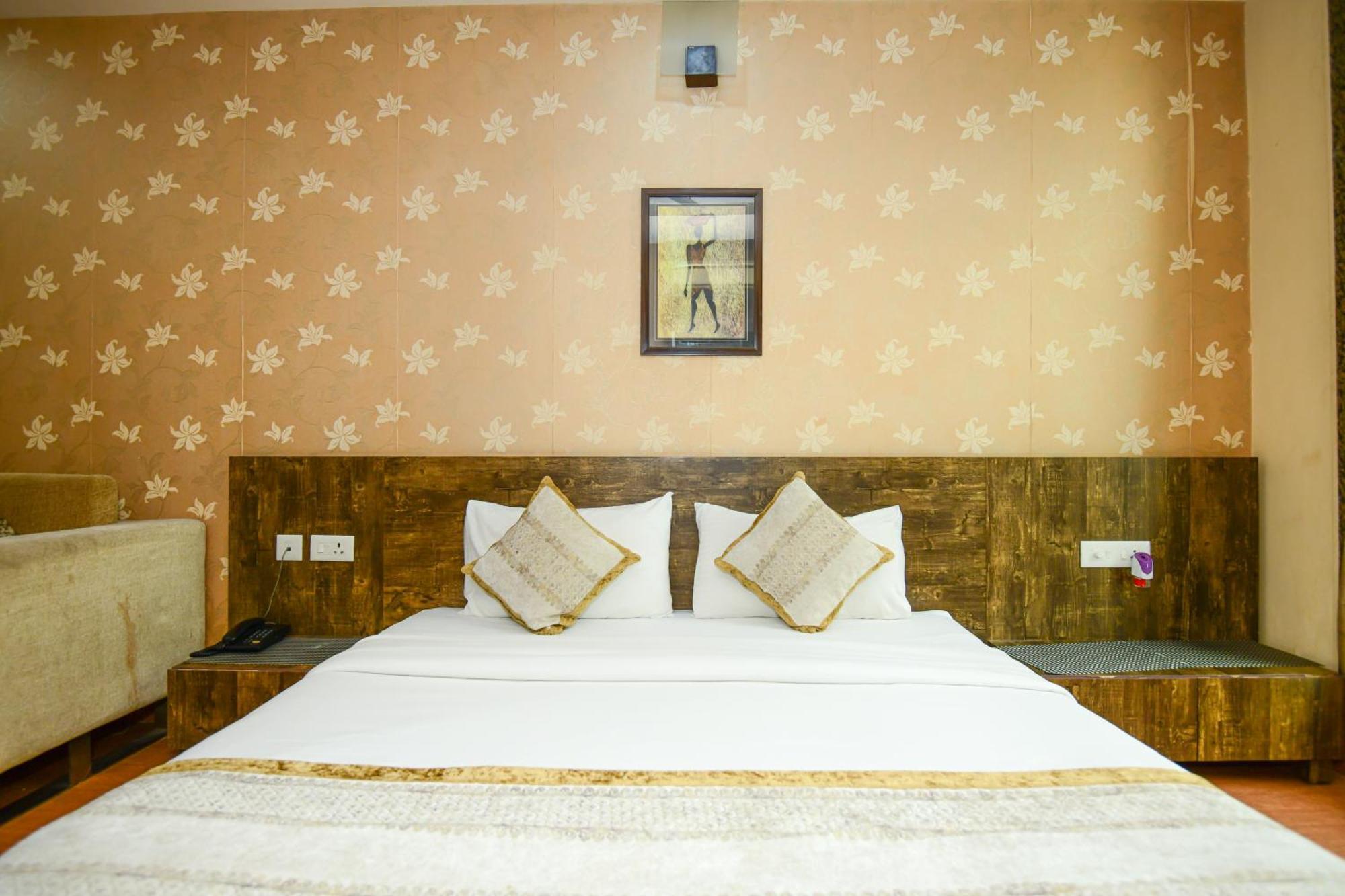 Hotel Lake View Grand Лакхнау Екстер'єр фото