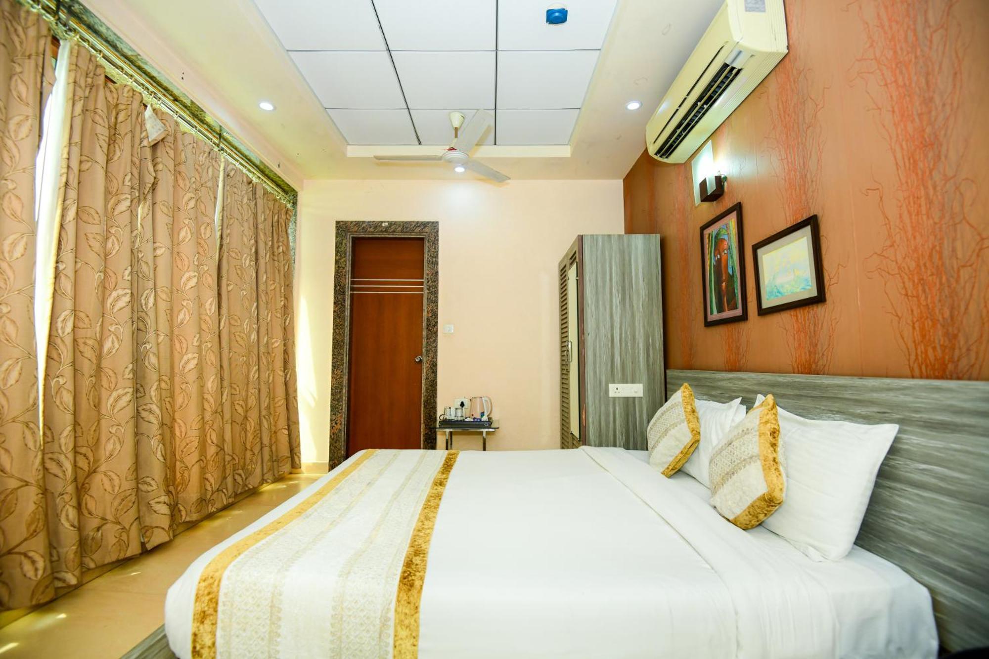 Hotel Lake View Grand Лакхнау Екстер'єр фото